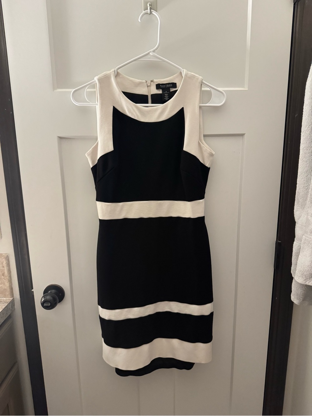 White and Black Colorblock Fitted Dress - White House Black Market - Size 0